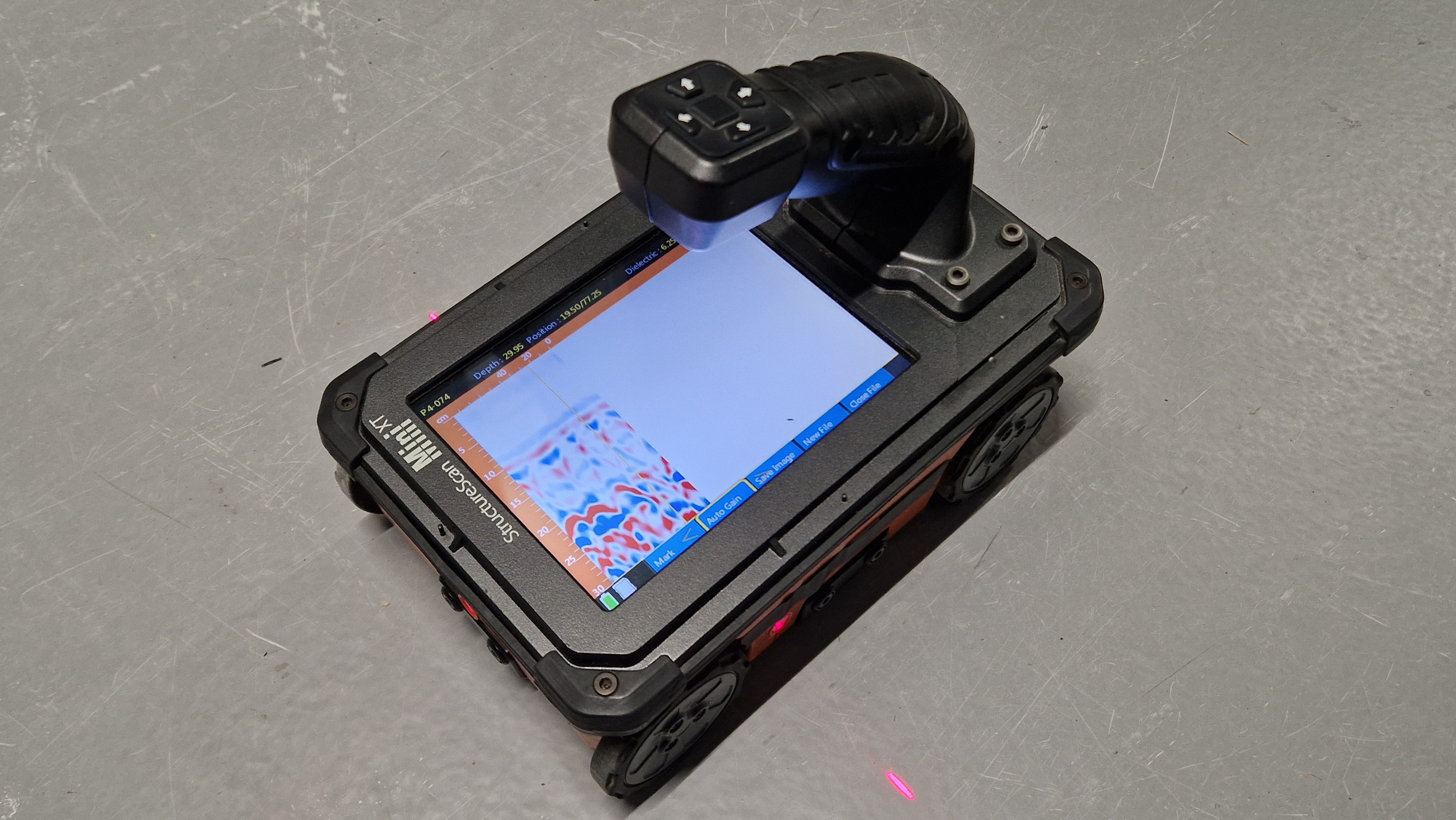 GSSI StructureScan Mini XT in use