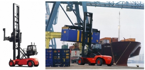  Leer- und Vollcontainerstapler beim Transportieren eines Containers
