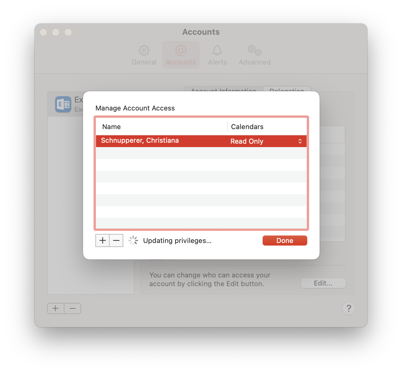 Like the picture before last, only now in the table the entry is complete. Name column, Schnupperer, Christiana. Column Calendars, Read Only. Below the table, 2 buttons plus sign, minus sign, wheel icon for processing running, Updating privileges..., right button Done.