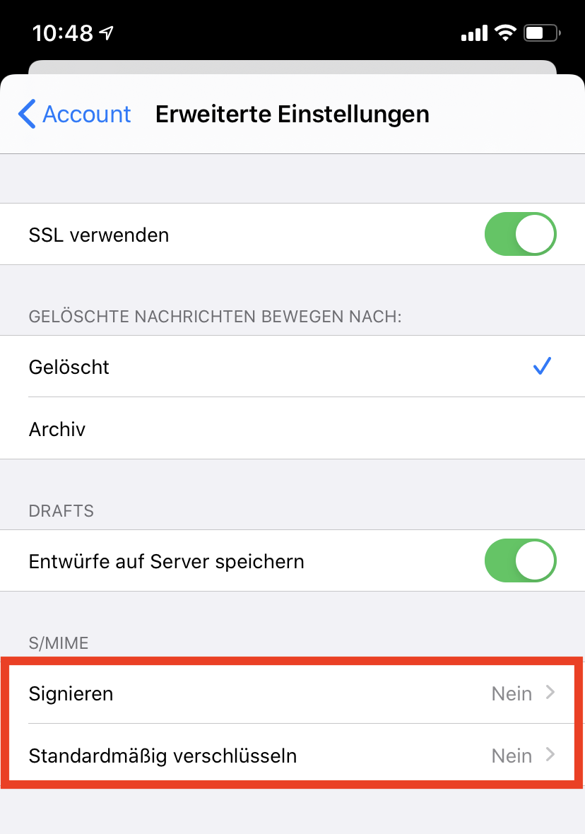 Fenster Erweiterte Einstellungen, links anklickbar Kleinerzeichen Account. Hellgrauer Balken. SSL verwenden, rechts eingeschalteter Schiebeschalter. Hellgrauer Balken mit dem Text GELÖSCHTE NACHRICHTEN BEWEGEWN NACH, Doppelpunkt. Gelöscht, rechts Symbol Haken. Archiv. Hellgrauer Balken mit dem Text S Schrägstrich MIME. Die folgenden 2 Zeilen sind markiert. Signieren, rechts Nein Größerzeichen. Standardmäßig verschlüsseln, rechts Nein Größerzeichen.